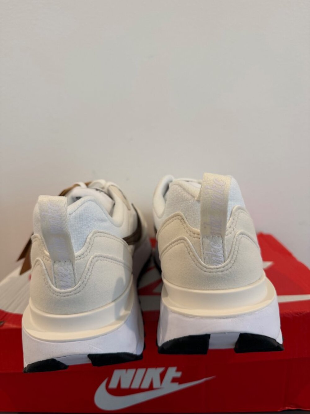 Nike Air Max Dawn Baroque Brown DC4068-102 Women’s 9.5 New with Tags damaged box - Picture 4 of 5